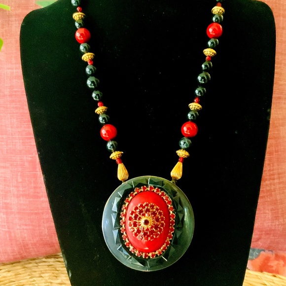 HANDMADE VINTAGE PENDANT STATEMENT NECKLACE RED JADE/SWAROVSKI CRYSTAL 1980S - Picture 1 of 7